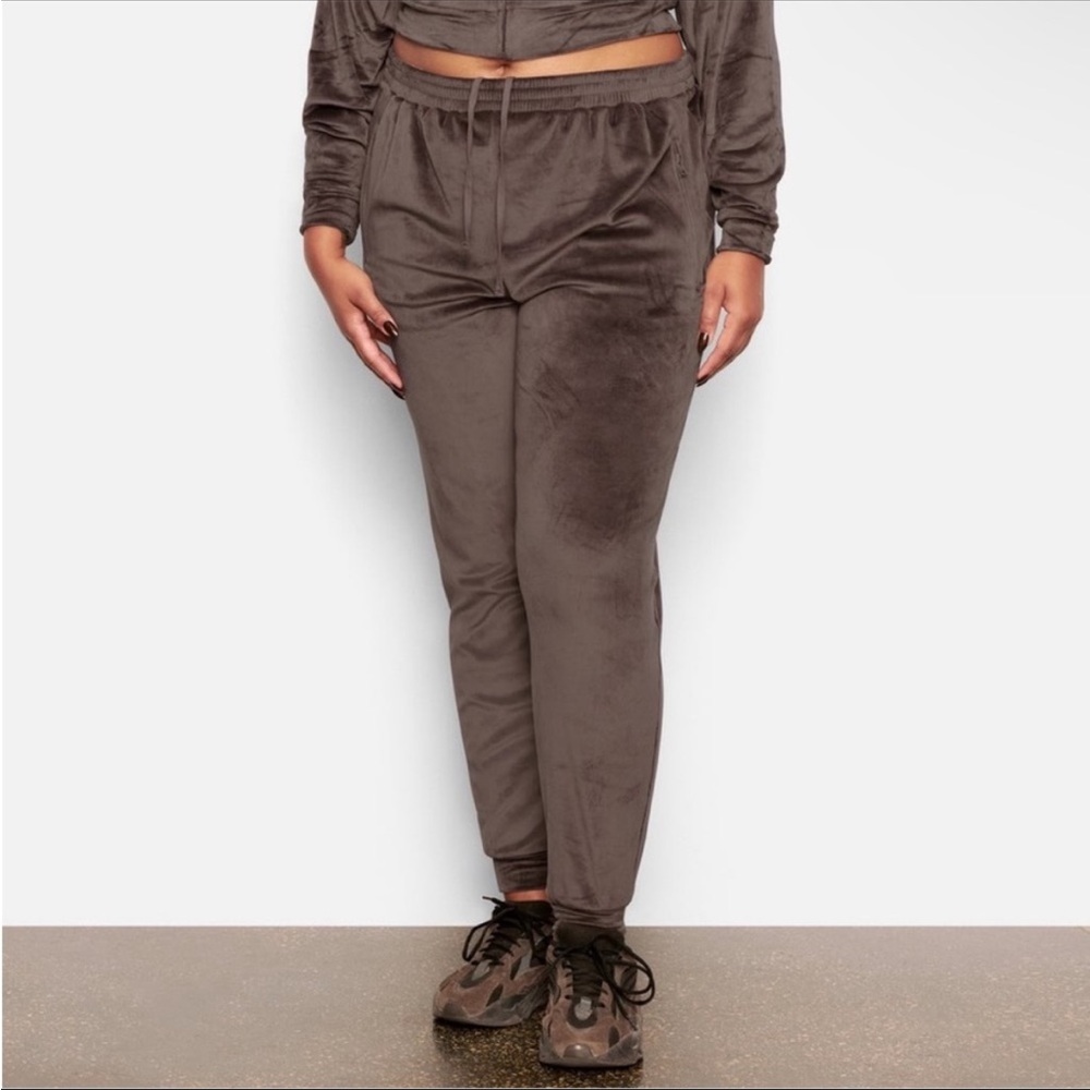 SKIMS Velour Track pants, amethyst color - size medium